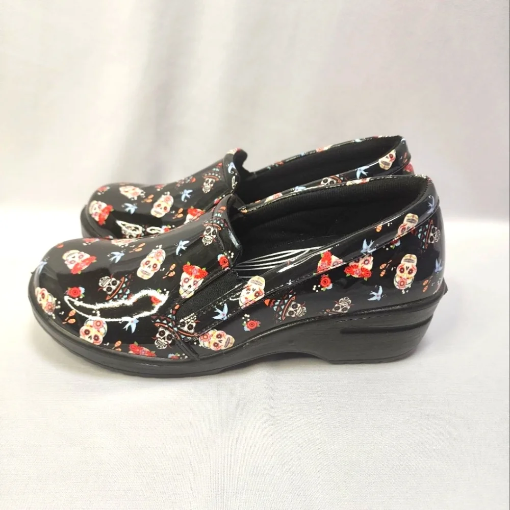 Easy Works By Easy Street Women's Black Skull Shoes - Picture 8 of 15